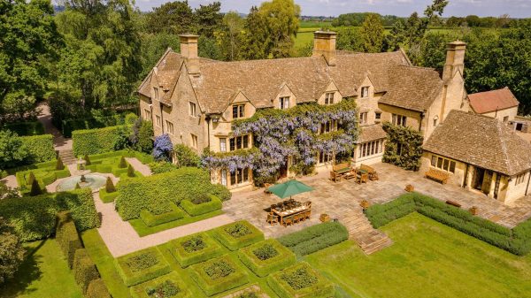 astley-manor-stow-on-the-wold-aerial-view||||||Astley-Manor-Stow-on-the-Wold||||||||||||||||||||||||||||Astley-Manor-Stow-on-the-Wold-ducks-on-the-lake|||||||||||||||||||||||||||||||||||||||||||||Astley-Manor-Stow-on-the-Wold-dancer||||||||||||||||Astley-Manor-Stow-on-the-Wold-aerial-view-hot-tub|Astley-Manor-Stow-on-the-Wold-lawn-aerial-view|||||||||