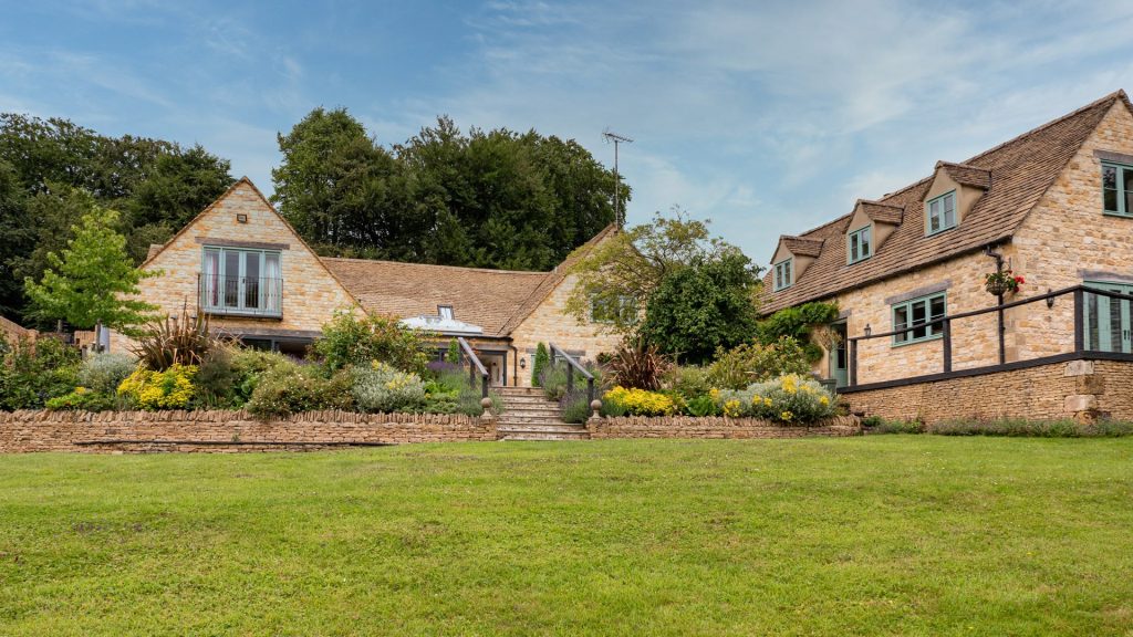 Pheasant Hill Temple Guiting