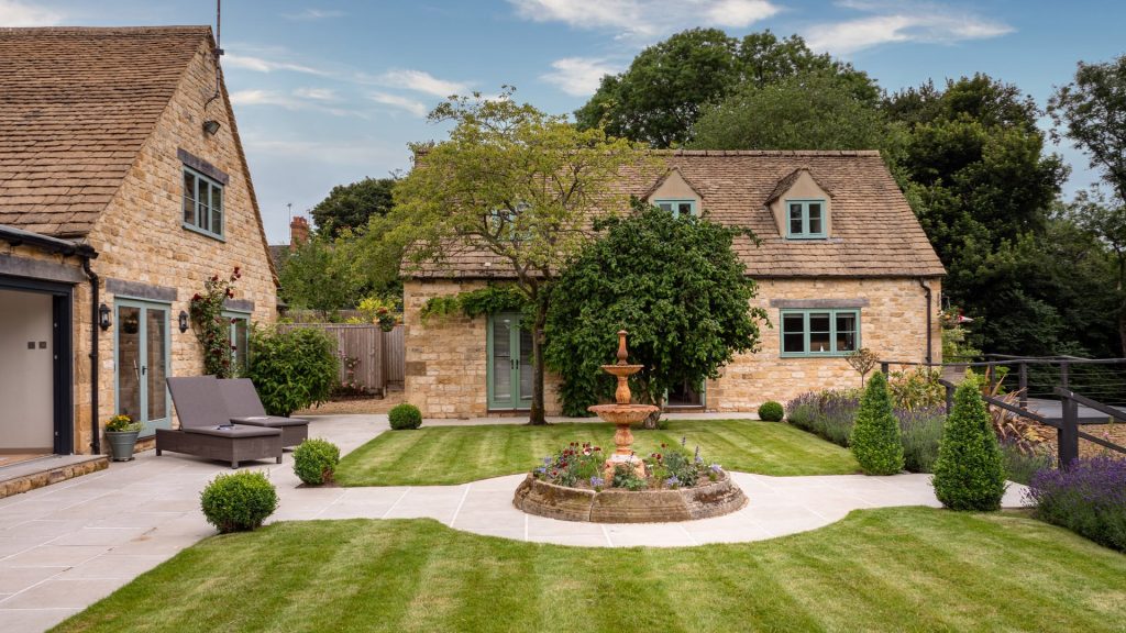 Pheasant Hill Temple Guiting
