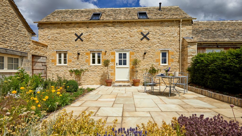 The Barns at Ampneyfield Farm