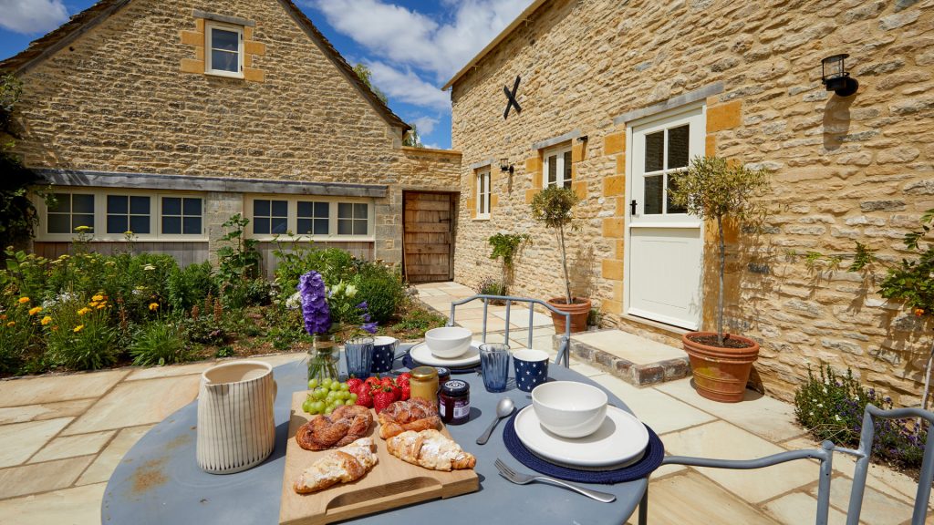 The Barns at Ampneyfield Farm