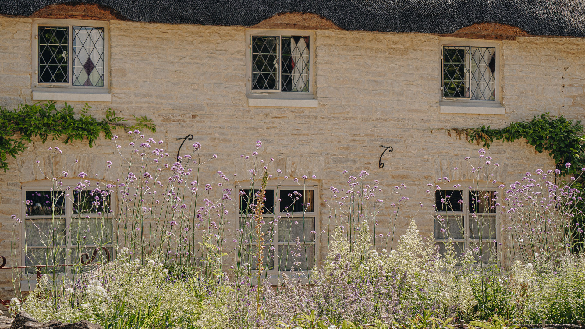 the little cottage on the green kingham 186
