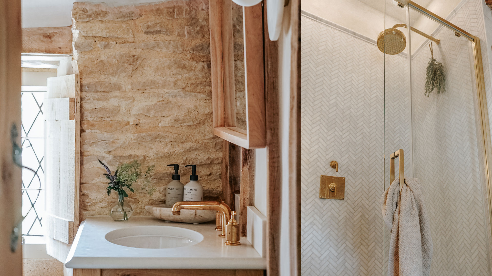 the little cottage on the green kingham shower room