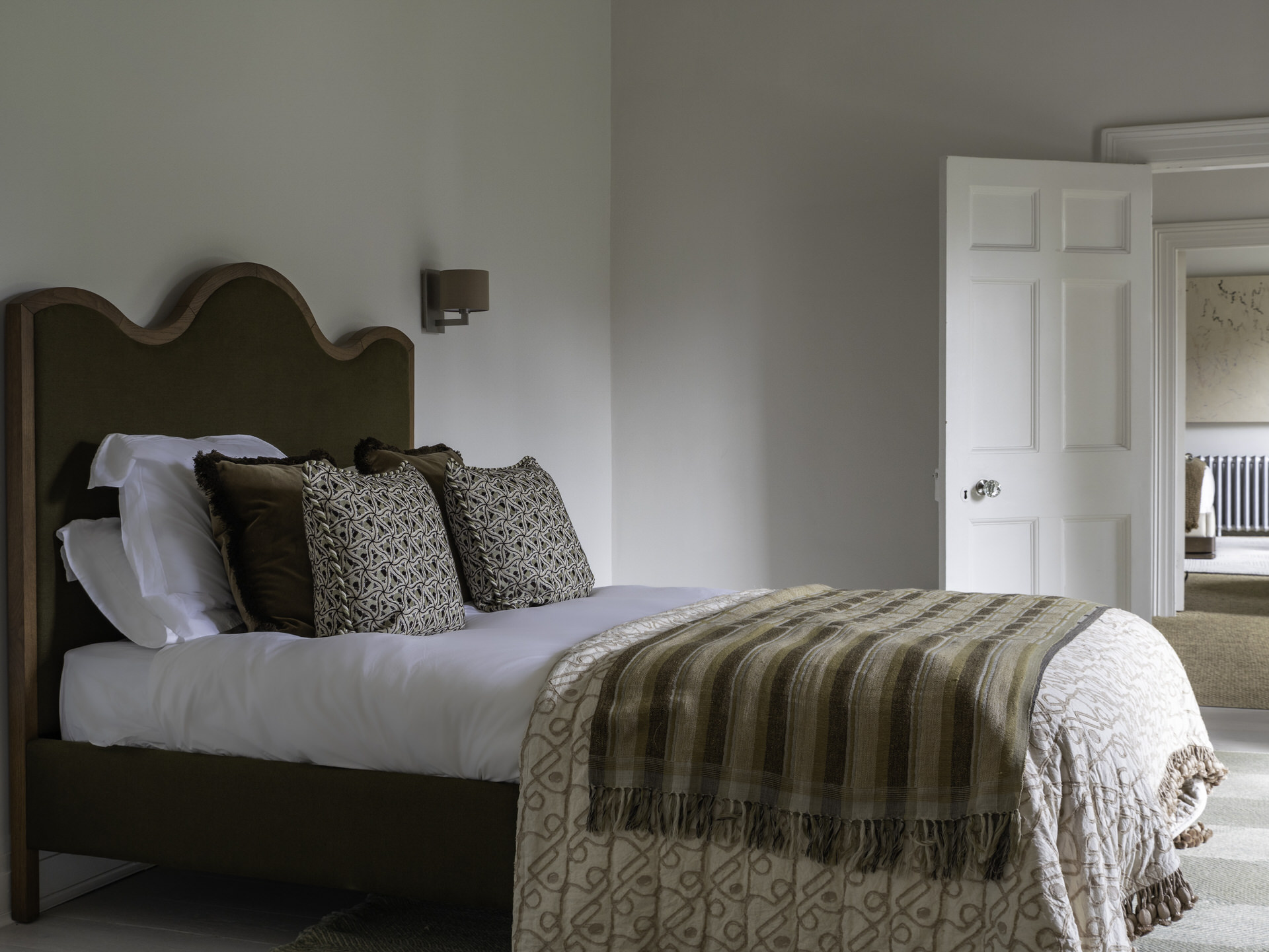 Brook House Ewen 92