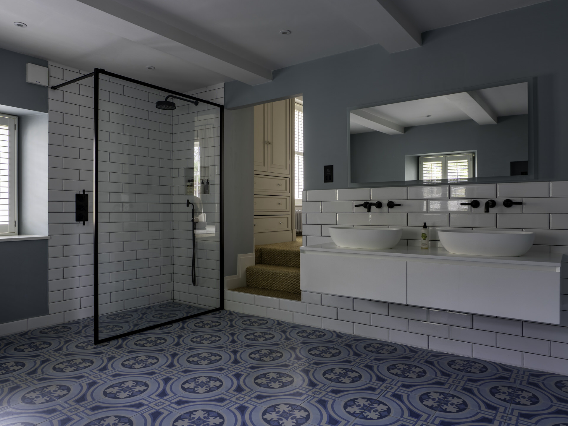 Brook House Ewen 88