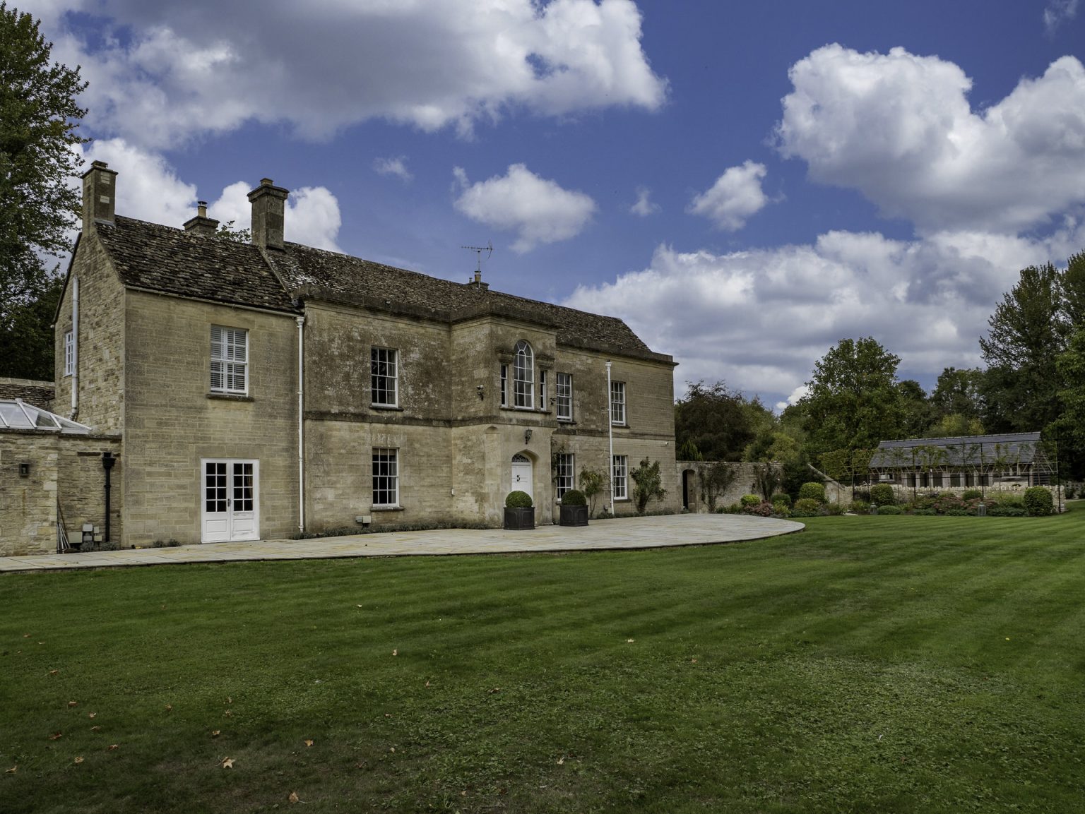 Brook House Ewen 6