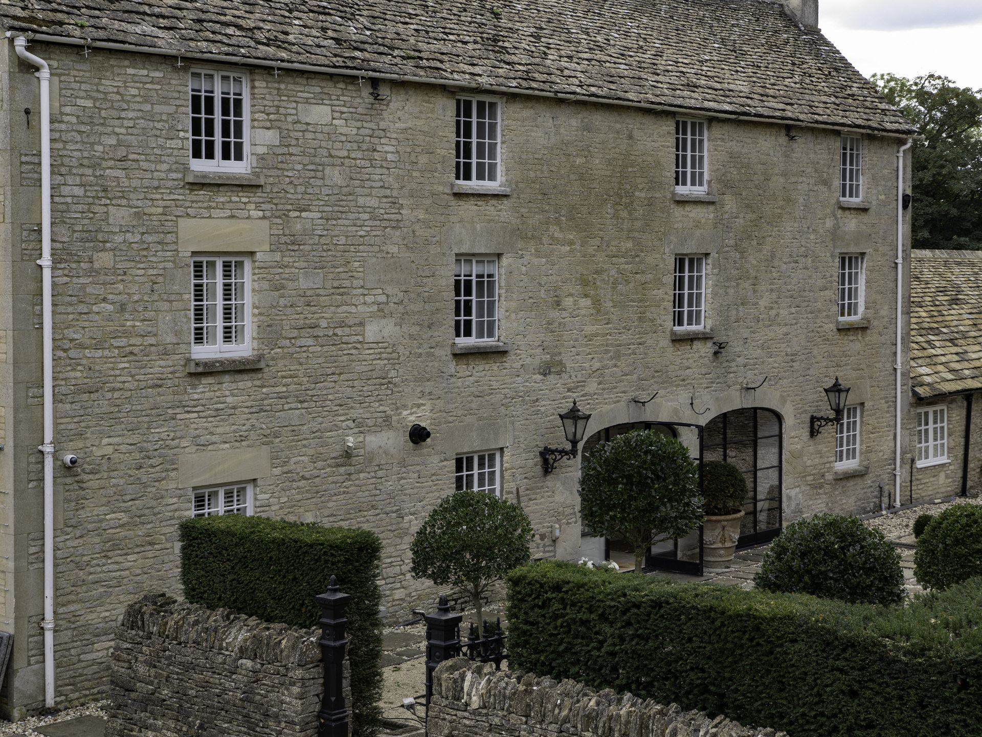 Brook House Ewen 16