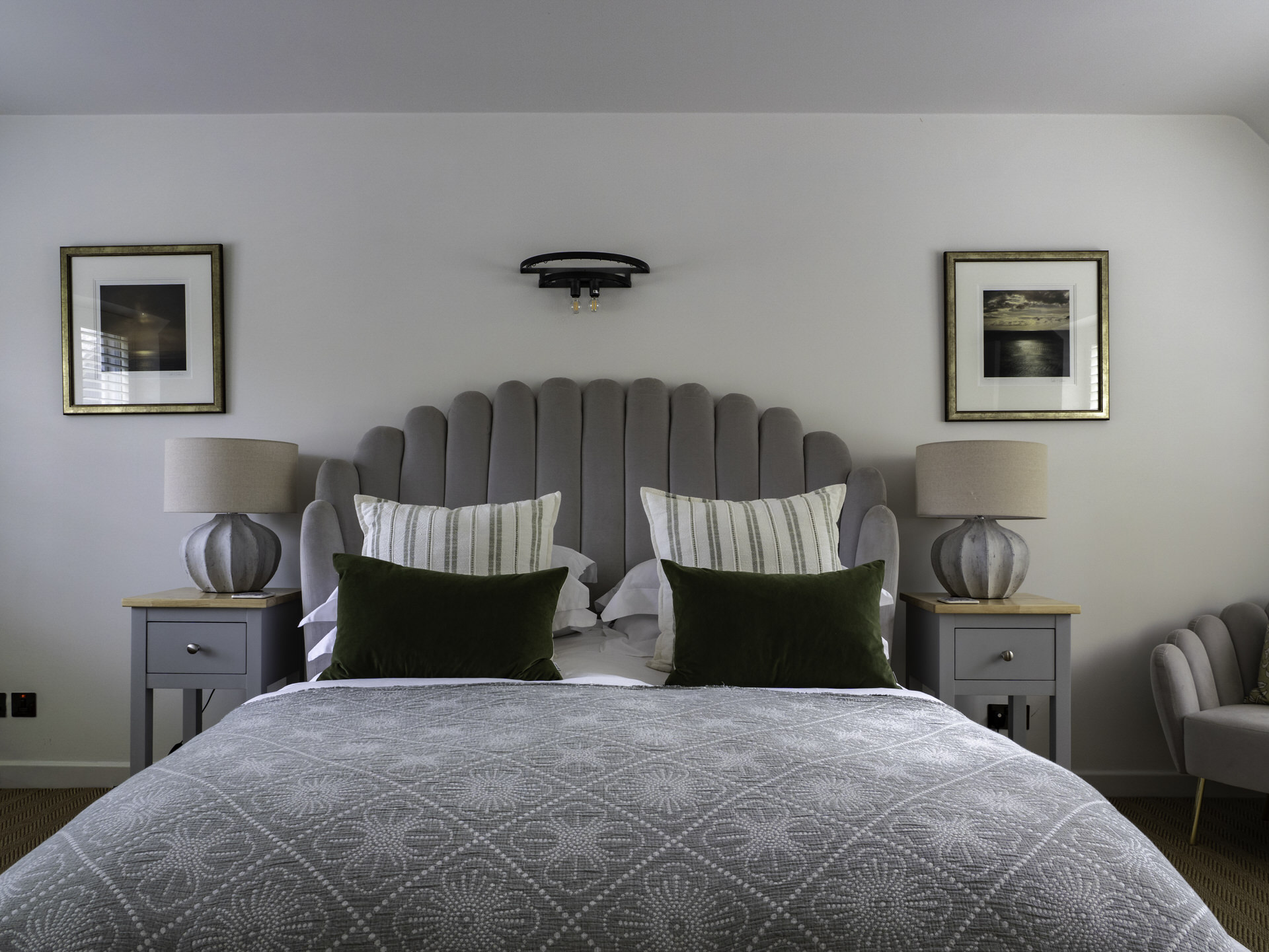 Brook House Ewen 128