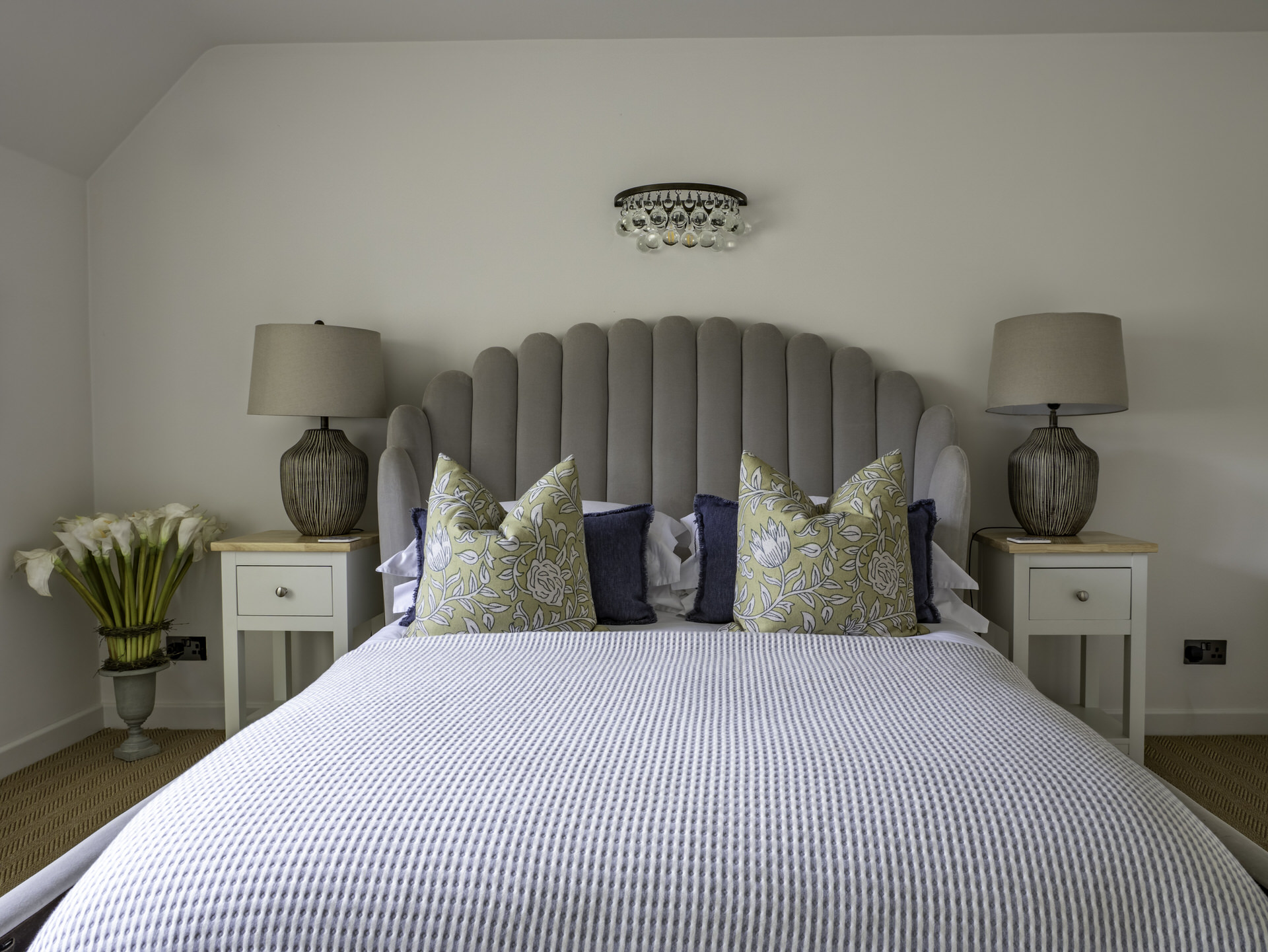 Brook House Ewen 125