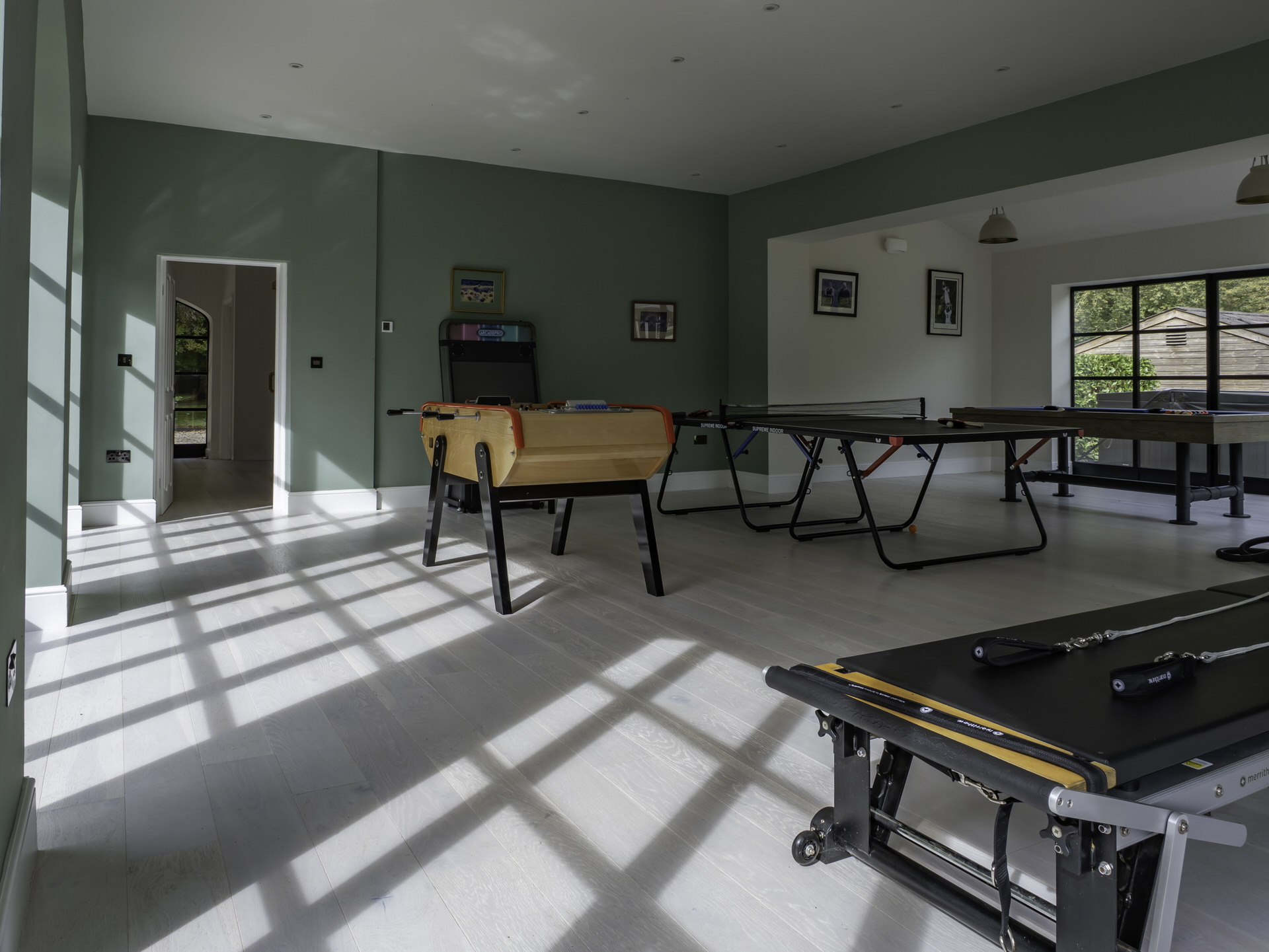 Brook House Ewen 102