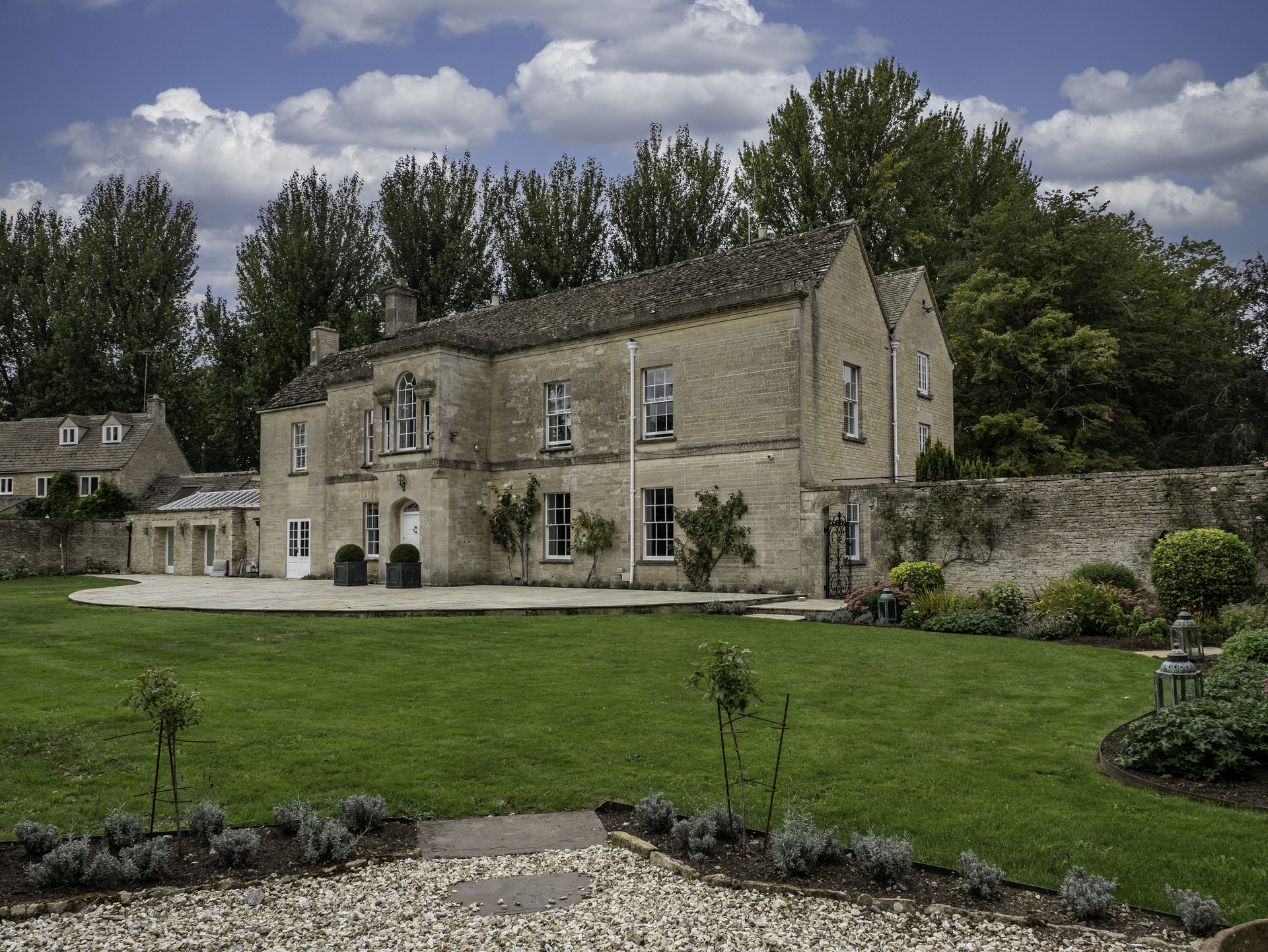 Brook House Ewen 1